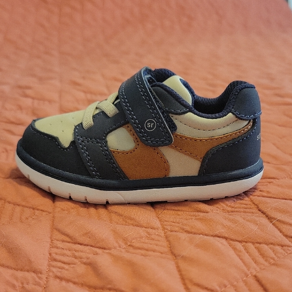 Stride Rite London Sneaker. Stylish Kids Shoes in Blue and Tan